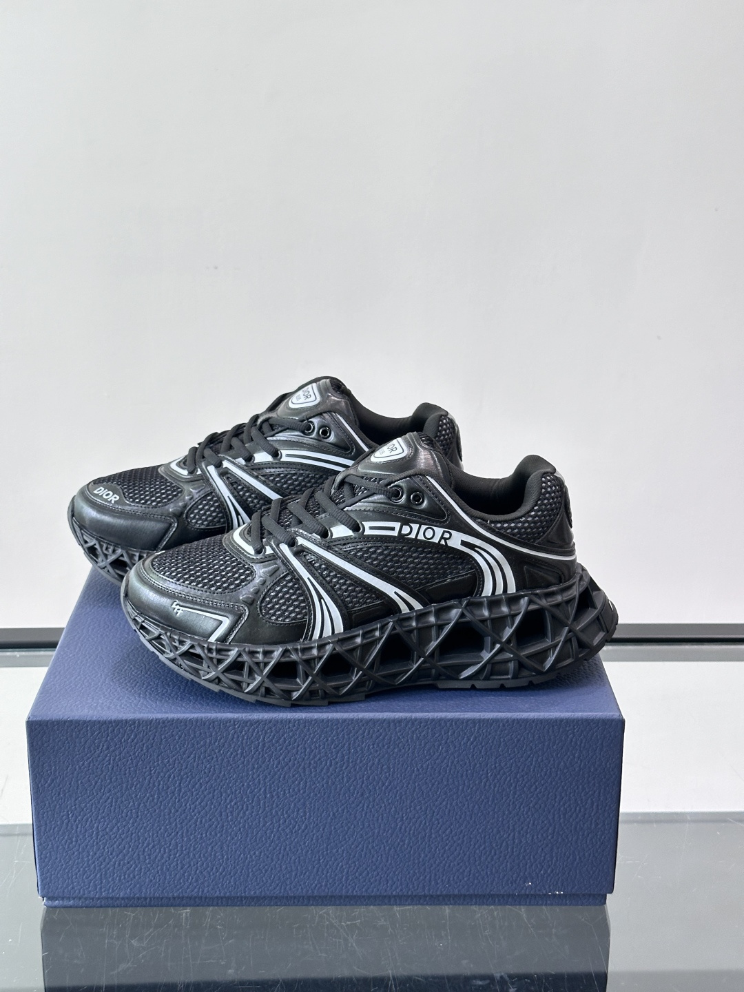 Dior 迪奥 👟B35最新款老爹运动鞋 老爹鞋 以时髦复古风格丰富经典系列。精心制作，可全年与休闲造型搭 顺应复古市场