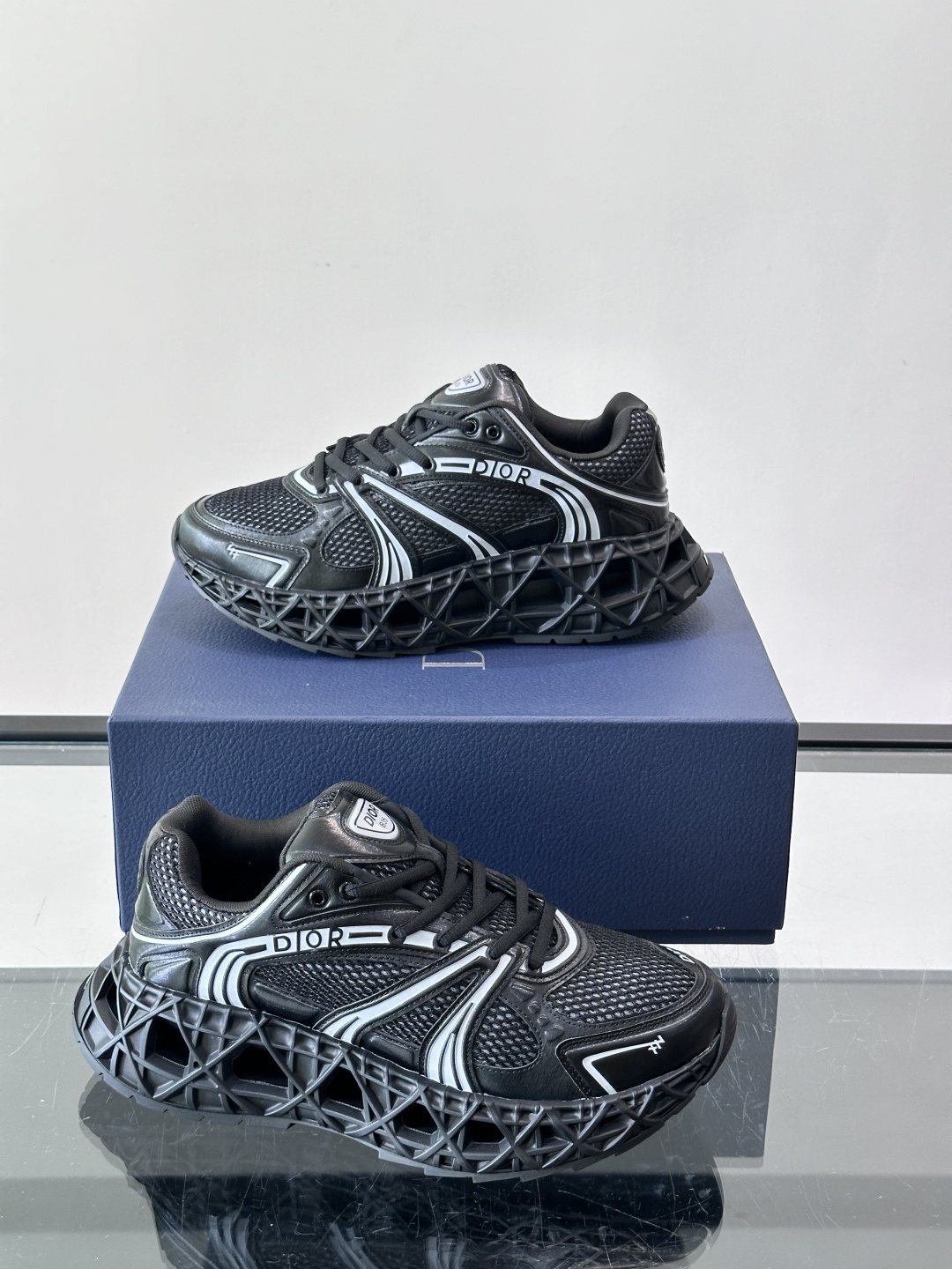 Dior 迪奥 👟B35最新款老爹运动鞋 老爹鞋 以时髦复古风格丰富经典系列。精心制作，可全年与休闲造型搭 顺应复古市场