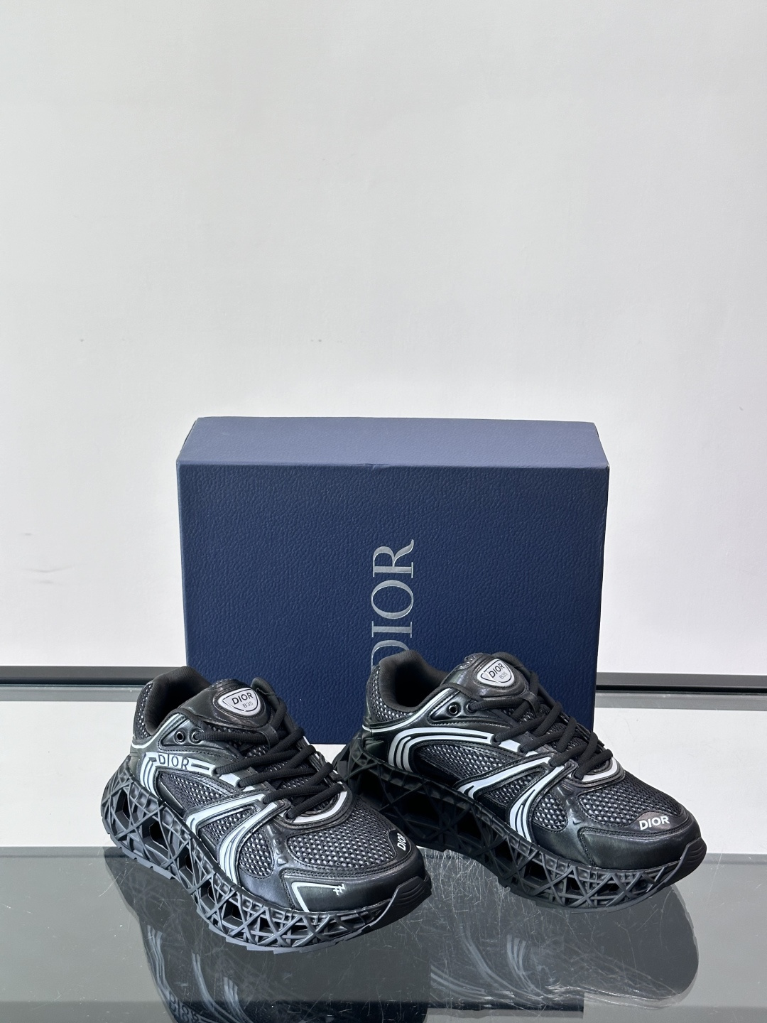 Dior 迪奥 👟B35最新款老爹运动鞋 老爹鞋 以时髦复古风格丰富经典系列。精心制作，可全年与休闲造型搭 顺应复古市场