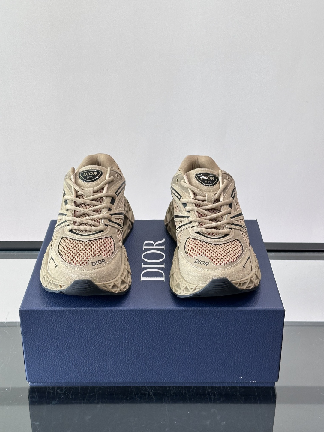 Dior 迪奥 👟B35最新款老爹运动鞋 老爹鞋 以时髦复古风格丰富经典系列。精心制作，可全年与休闲造型搭 顺应复古市场
