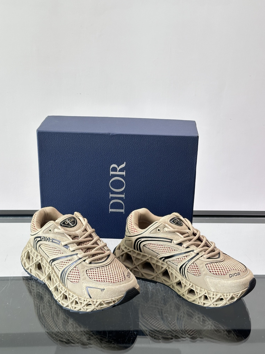 Dior 迪奥 👟B35最新款老爹运动鞋 老爹鞋 以时髦复古风格丰富经典系列。精心制作，可全年与休闲造型搭 顺应复古市场