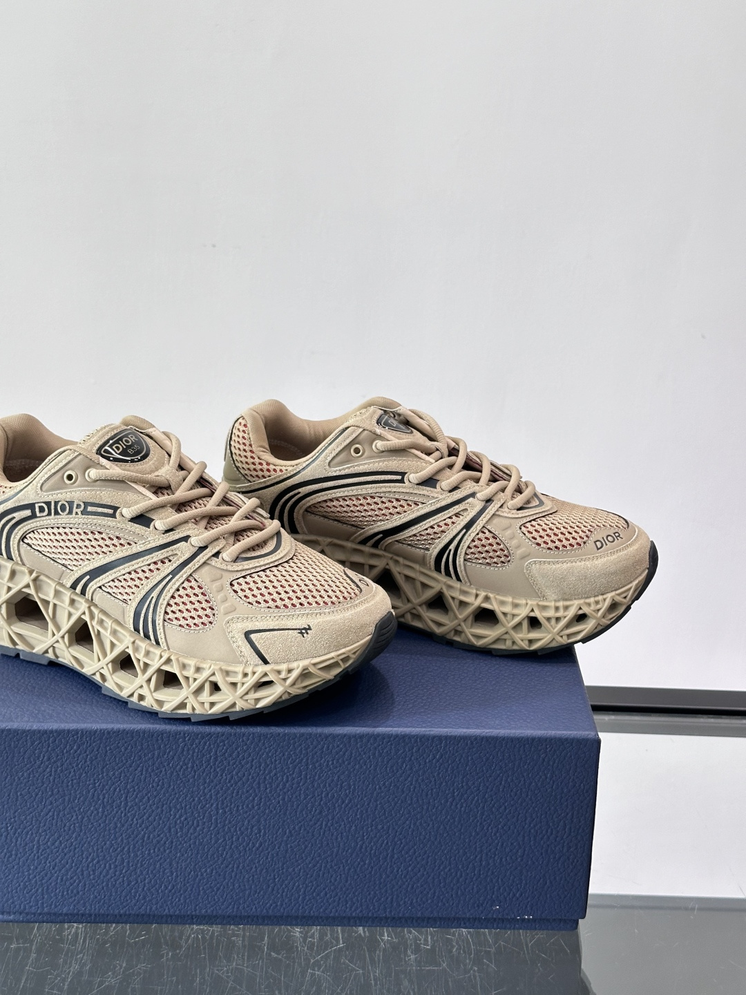 Dior 迪奥 👟B35最新款老爹运动鞋 老爹鞋 以时髦复古风格丰富经典系列。精心制作，可全年与休闲造型搭 顺应复古市场
