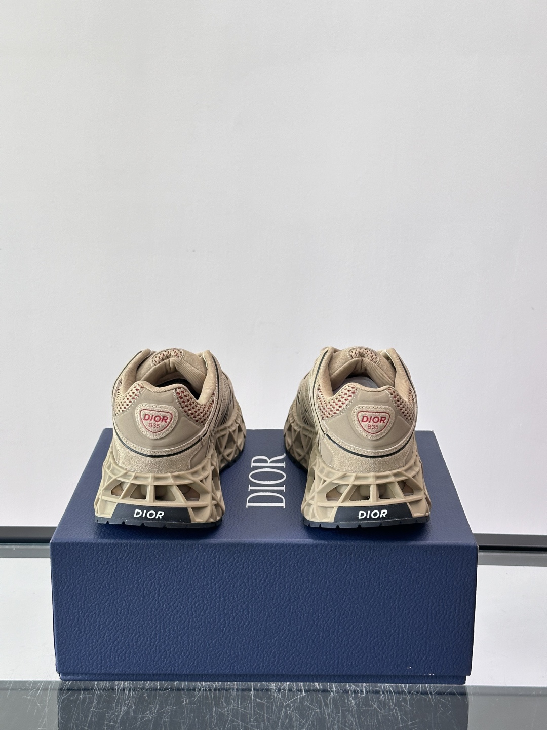 Dior 迪奥 👟B35最新款老爹运动鞋 老爹鞋 以时髦复古风格丰富经典系列。精心制作，可全年与休闲造型搭 顺应复古市场