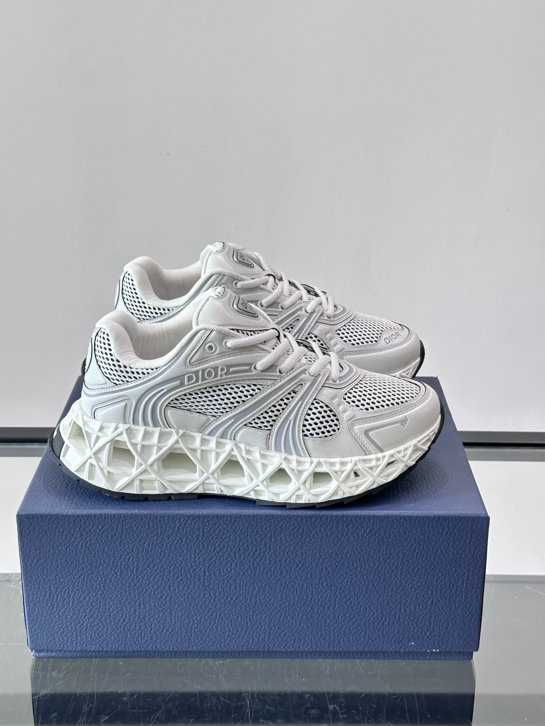 Dior 迪奥 👟B35最新款老爹运动鞋 老爹鞋 以时髦复古风格丰富经典系列。精心制作,可全年与休闲造型搭 顺应复古市场 Dior 迪奥 👟B35最新款老爹运动鞋 老爹鞋 以时髦复古风格丰富经典系列。精心制作,可全年与休闲造型搭 顺应复古市场