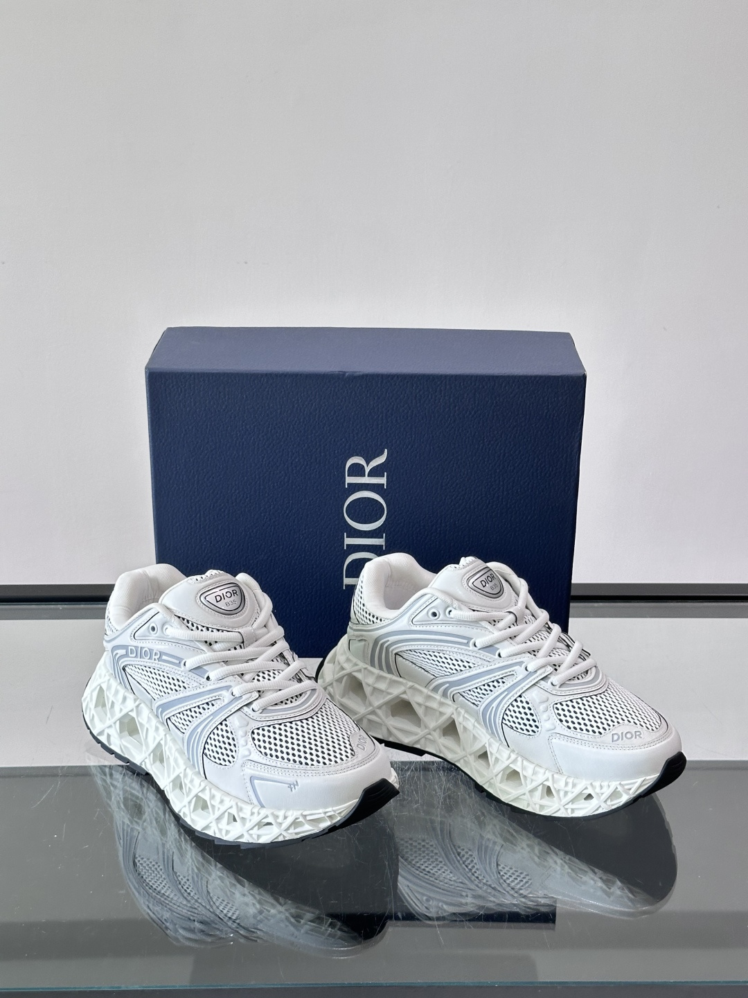 Dior 迪奥 👟B35最新款老爹运动鞋 老爹鞋 以时髦复古风格丰富经典系列。精心制作，可全年与休闲造型搭 顺应复古市场