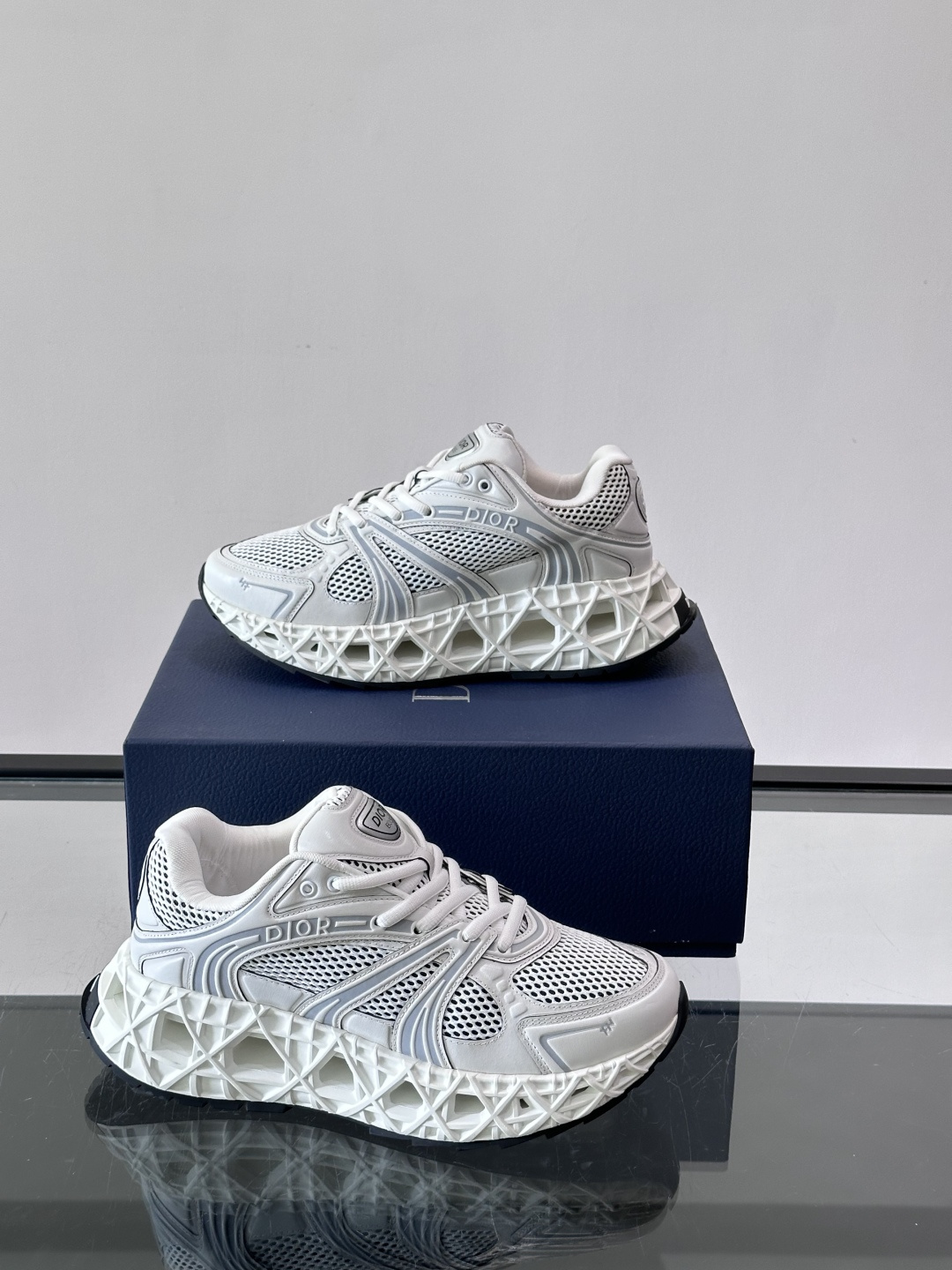 Dior 迪奥 👟B35最新款老爹运动鞋 老爹鞋 以时髦复古风格丰富经典系列。精心制作，可全年与休闲造型搭 顺应复古市场