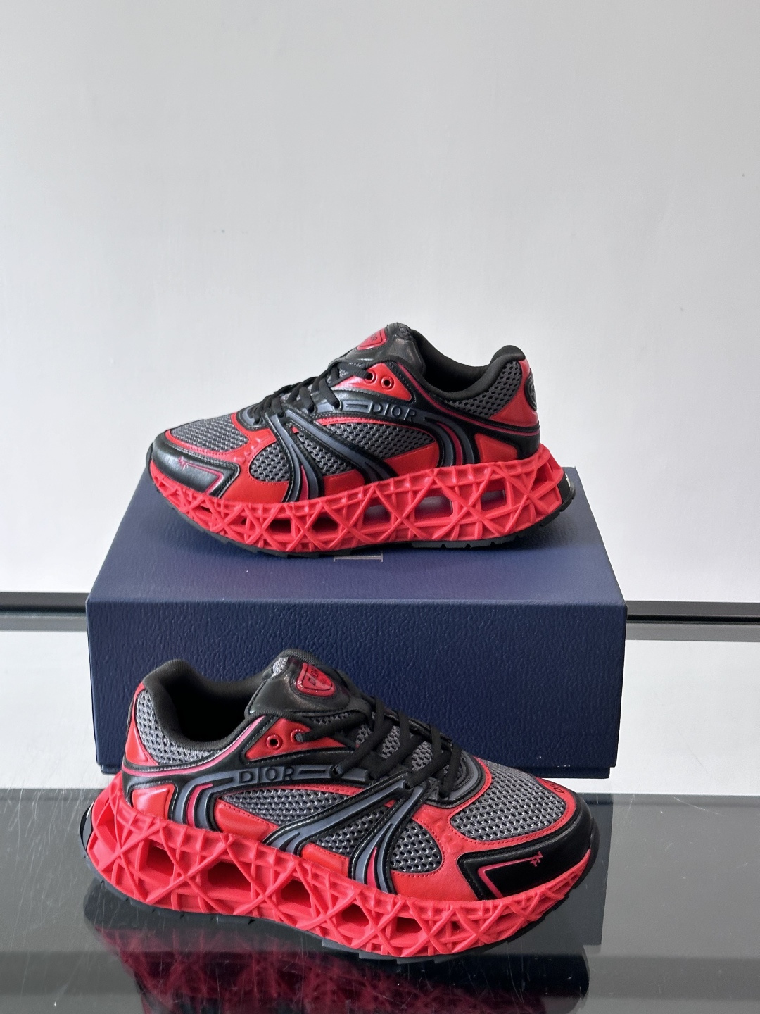 Dior 迪奥 👟B35最新款老爹运动鞋 老爹鞋 以时髦复古风格丰富经典系列。精心制作，可全年与休闲造型搭 顺应复古市场