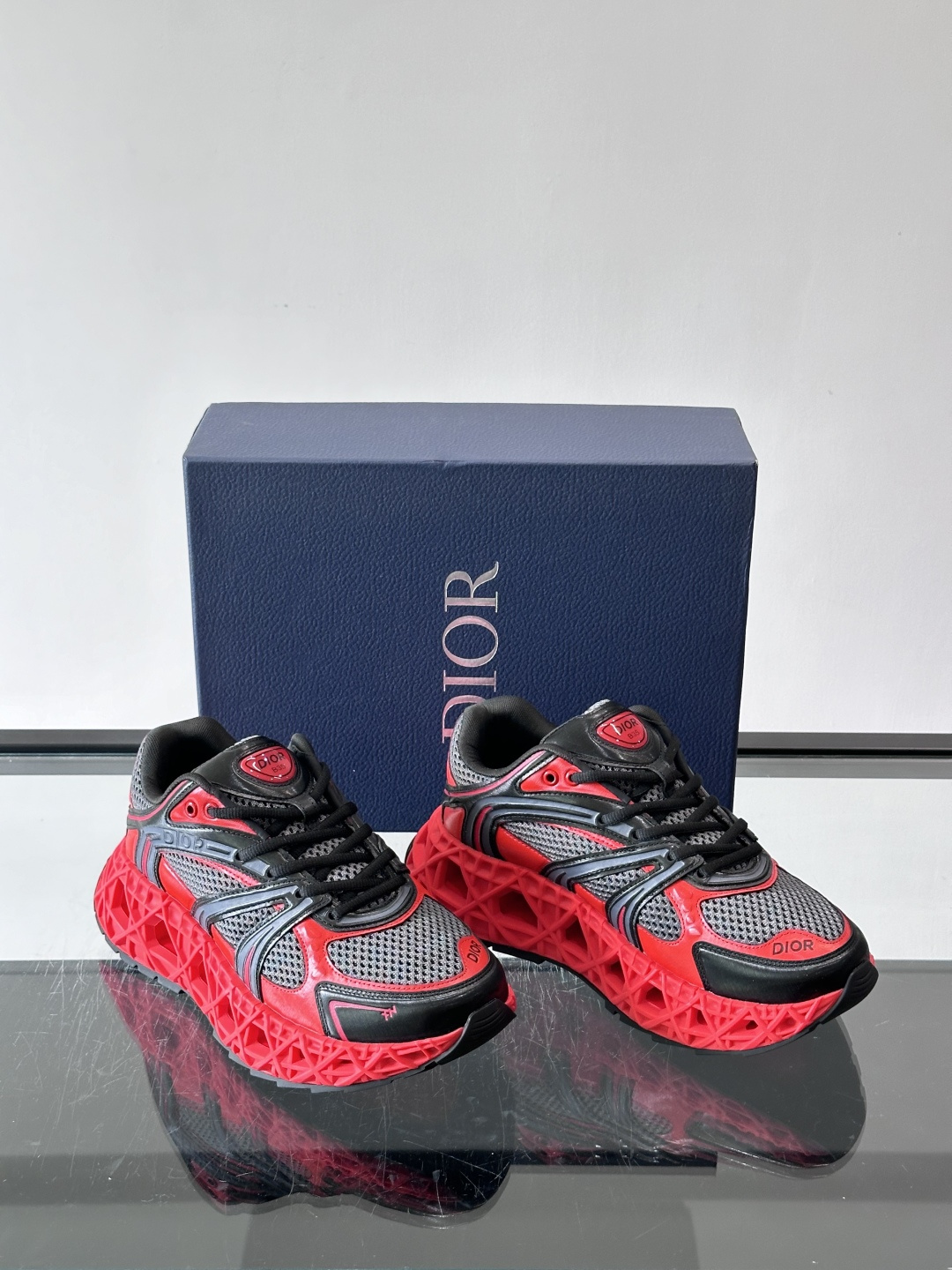 Dior 迪奥 👟B35最新款老爹运动鞋 老爹鞋 以时髦复古风格丰富经典系列。精心制作，可全年与休闲造型搭 顺应复古市场