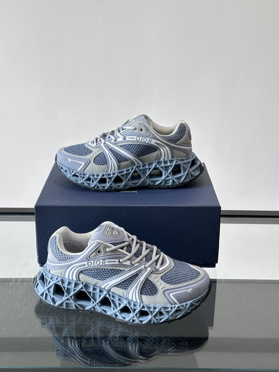 Dior 迪奥 👟B35最新款老爹运动鞋 老爹鞋 以时髦复古风格丰富经典系列。精心制作，可全年与休闲造型搭 顺应复古市场