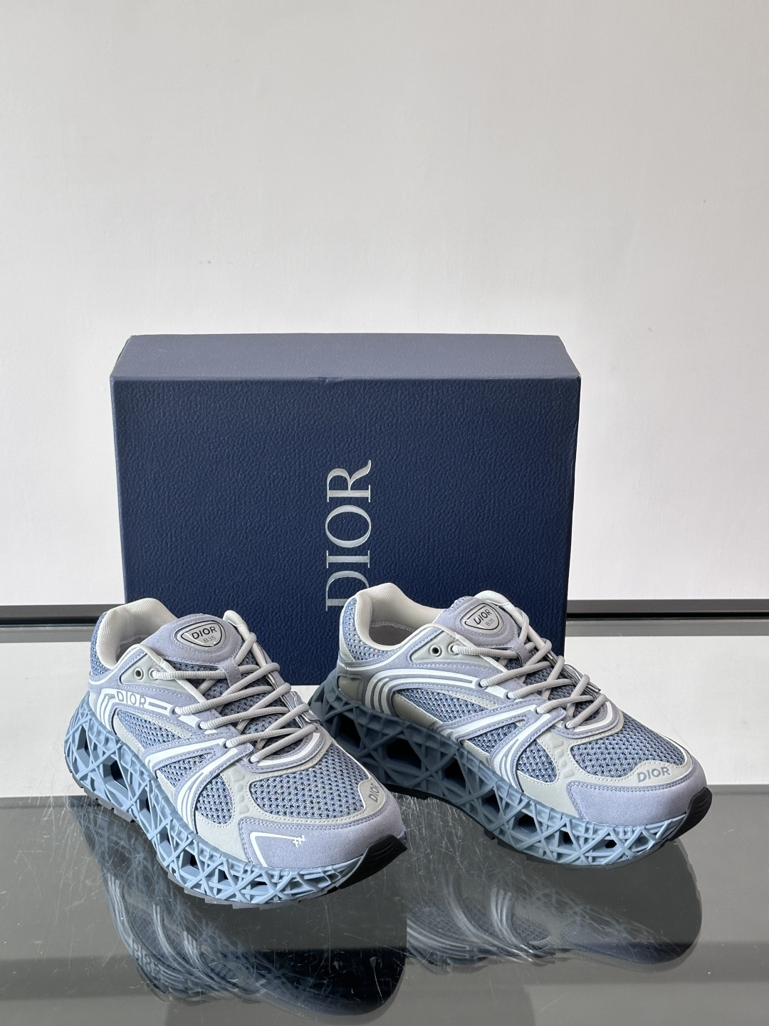 Dior 迪奥 👟B35最新款老爹运动鞋 老爹鞋 以时髦复古风格丰富经典系列。精心制作，可全年与休闲造型搭 顺应复古市场