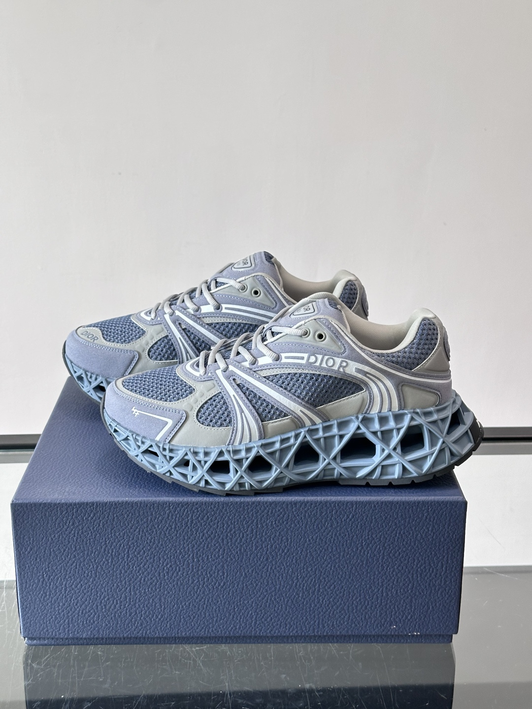 Dior 迪奥 👟B35最新款老爹运动鞋 老爹鞋 以时髦复古风格丰富经典系列。精心制作，可全年与休闲造型搭 顺应复古市场