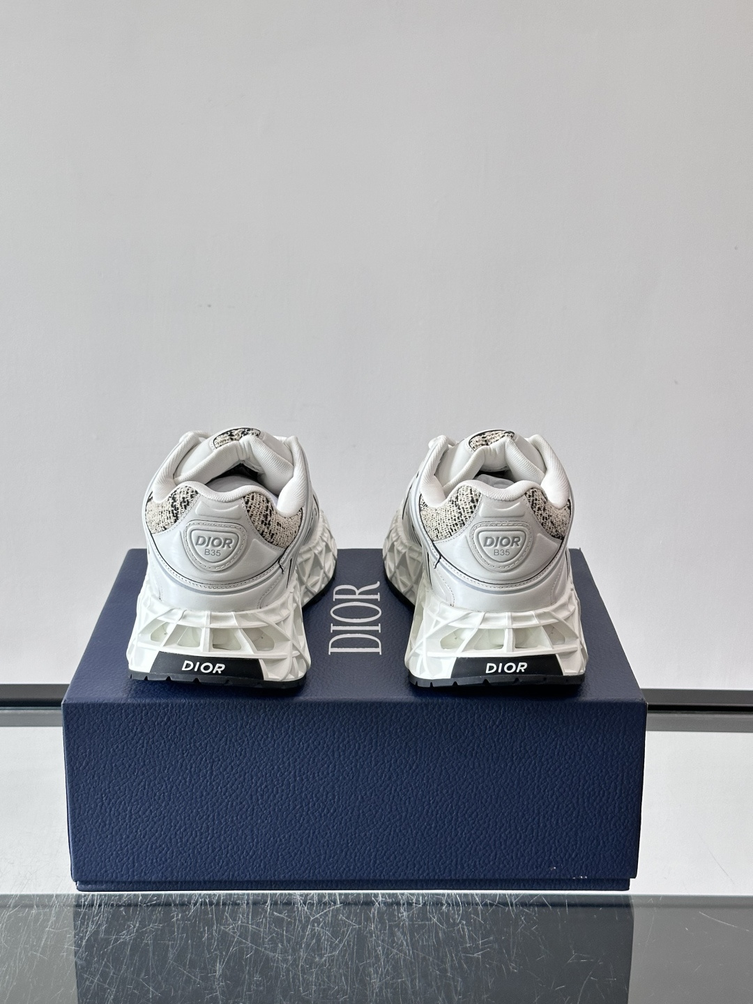Dior 迪奥 👟B35最新款老爹运动鞋 老爹鞋 以时髦复古风格丰富经典系列。精心制作，可全年与休闲造型搭 顺应复古市场
