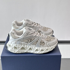 Dior 迪奥 👟B35最新款老爹运动鞋 老爹鞋 以时髦复古风格丰富经典系列。精心制作,可全年与休闲造型搭 顺应复古市场 Dior 迪奥 👟B35最新款老爹运动鞋 老爹鞋 以时髦复古风格丰富经典系列。精心制作,可全年与休闲造型搭 顺应复古市场