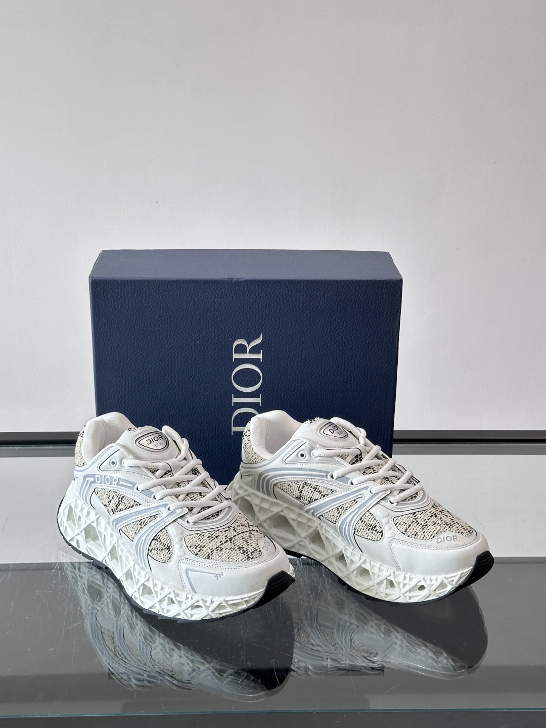 Dior 迪奥 👟B35最新款老爹运动鞋 老爹鞋 以时髦复古风格丰富经典系列。精心制作，可全年与休闲造型搭 顺应复古市场