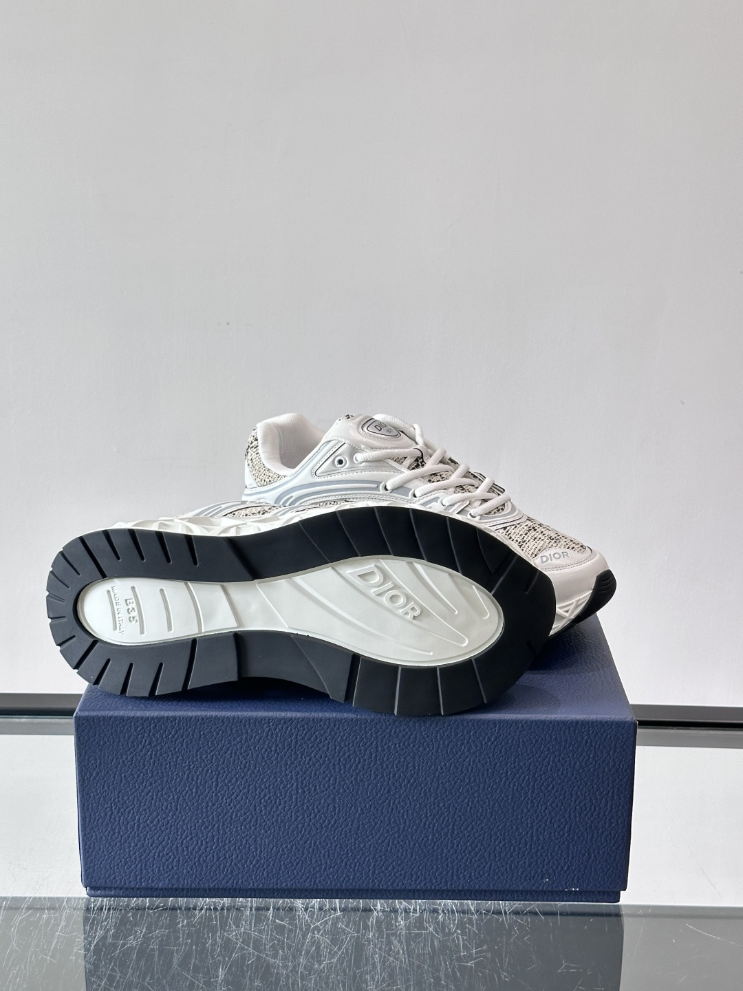 Dior 迪奥 👟B35最新款老爹运动鞋 老爹鞋 以时髦复古风格丰富经典系列。精心制作，可全年与休闲造型搭 顺应复古市场