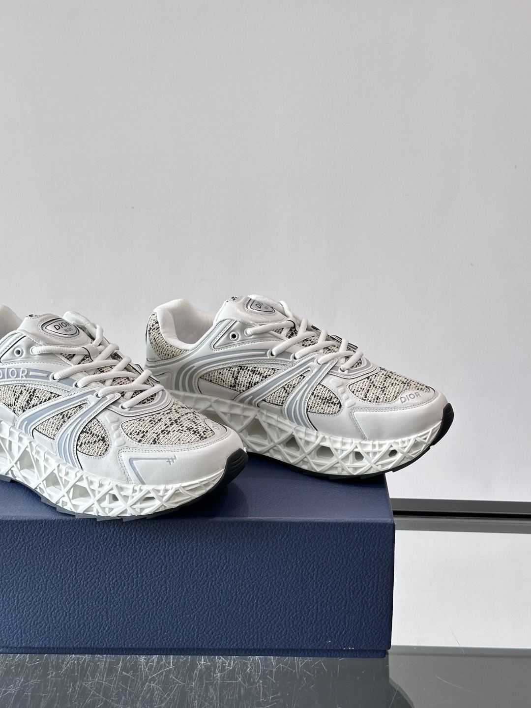 Dior 迪奥 👟B35最新款老爹运动鞋 老爹鞋 以时髦复古风格丰富经典系列。精心制作，可全年与休闲造型搭 顺应复古市场