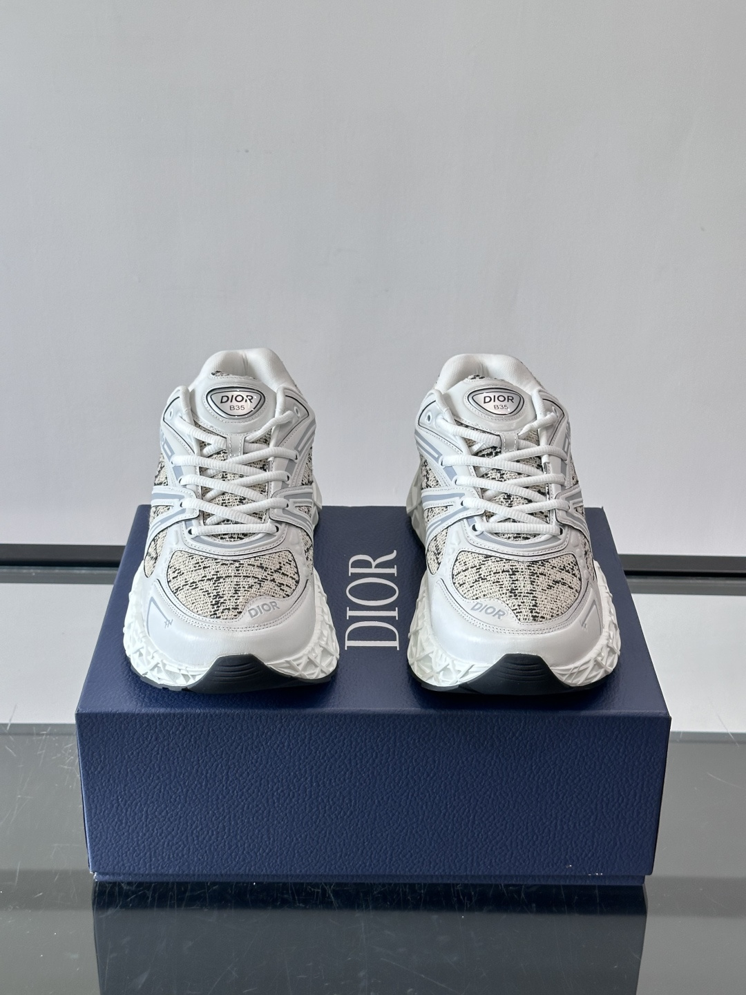 Dior 迪奥 👟B35最新款老爹运动鞋 老爹鞋 以时髦复古风格丰富经典系列。精心制作，可全年与休闲造型搭 顺应复古市场