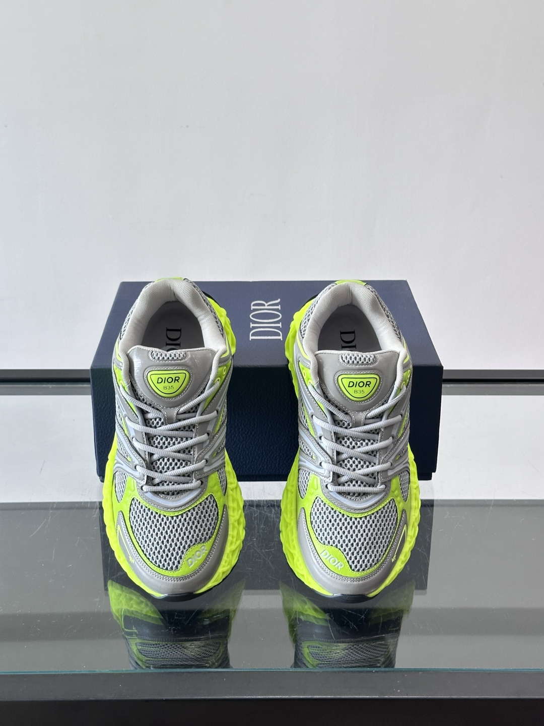 Dior 迪奥 👟B35最新款老爹运动鞋 老爹鞋 以时髦复古风格丰富经典系列。精心制作,可全年与休闲造型搭 顺应复古市场 Dior 迪奥 👟B35最新款老爹运动鞋 老爹鞋 以时髦复古风格丰富经典系列。精心制作,可全年与休闲造型搭 顺应复古市场