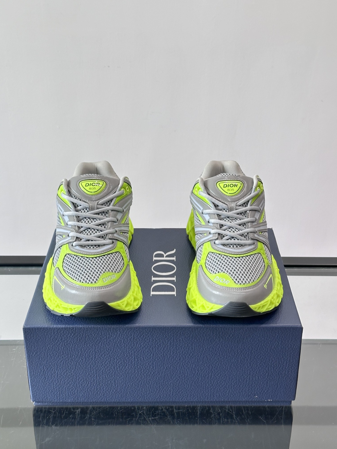 Dior 迪奥 👟B35最新款老爹运动鞋 老爹鞋 以时髦复古风格丰富经典系列。精心制作,可全年与休闲造型搭 顺应复古市场 Dior 迪奥 👟B35最新款老爹运动鞋 老爹鞋 以时髦复古风格丰富经典系列。精心制作,可全年与休闲造型搭 顺应复古市场