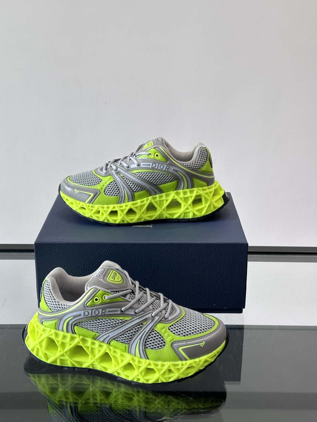 Dior 迪奥 👟B35最新款老爹运动鞋 老爹鞋 以时髦复古风格丰富经典系列。精心制作,可全年与休闲造型搭 顺应复古市场 Dior 迪奥 👟B35最新款老爹运动鞋 老爹鞋 以时髦复古风格丰富经典系列。精心制作,可全年与休闲造型搭 顺应复古市场