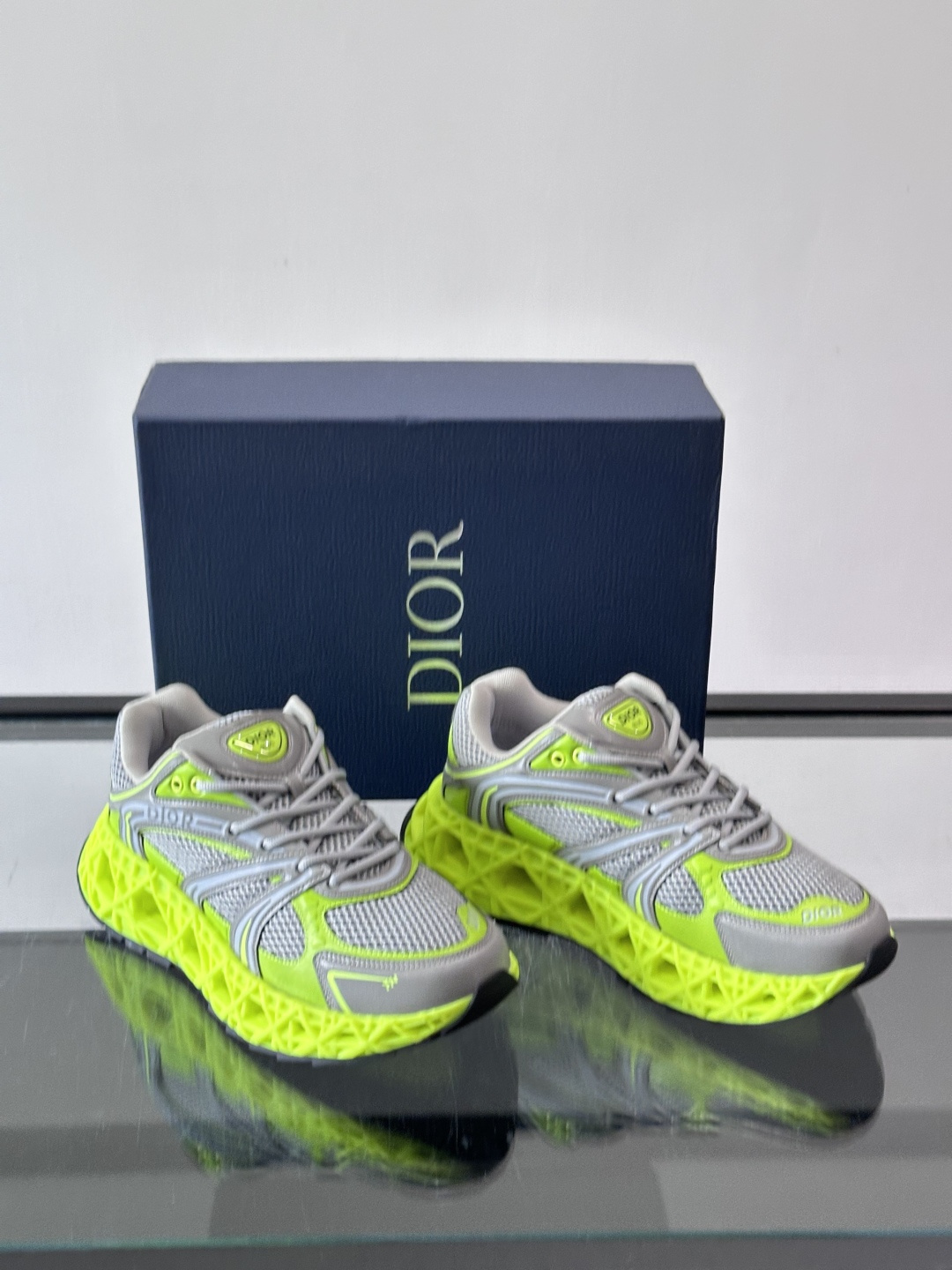 Dior 迪奥 👟B35最新款老爹运动鞋 老爹鞋 以时髦复古风格丰富经典系列。精心制作,可全年与休闲造型搭 顺应复古市场 Dior 迪奥 👟B35最新款老爹运动鞋 老爹鞋 以时髦复古风格丰富经典系列。精心制作,可全年与休闲造型搭 顺应复古市场
