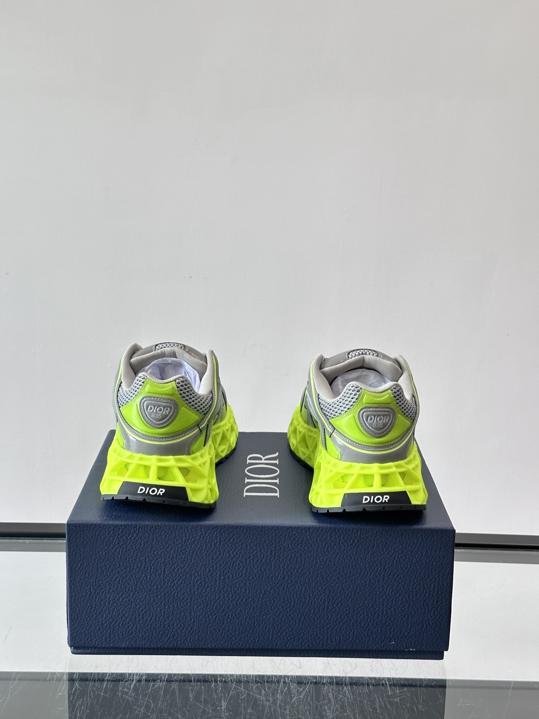 Dior 迪奥 👟B35最新款老爹运动鞋 老爹鞋 以时髦复古风格丰富经典系列。精心制作,可全年与休闲造型搭 顺应复古市场 Dior 迪奥 👟B35最新款老爹运动鞋 老爹鞋 以时髦复古风格丰富经典系列。精心制作,可全年与休闲造型搭 顺应复古市场