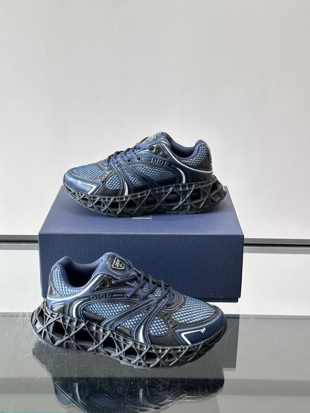 Dior 迪奥 👟B35最新款老爹运动鞋 老爹鞋 以时髦复古风格丰富经典系列。精心制作，可全年与休闲造型搭 顺应复古市场