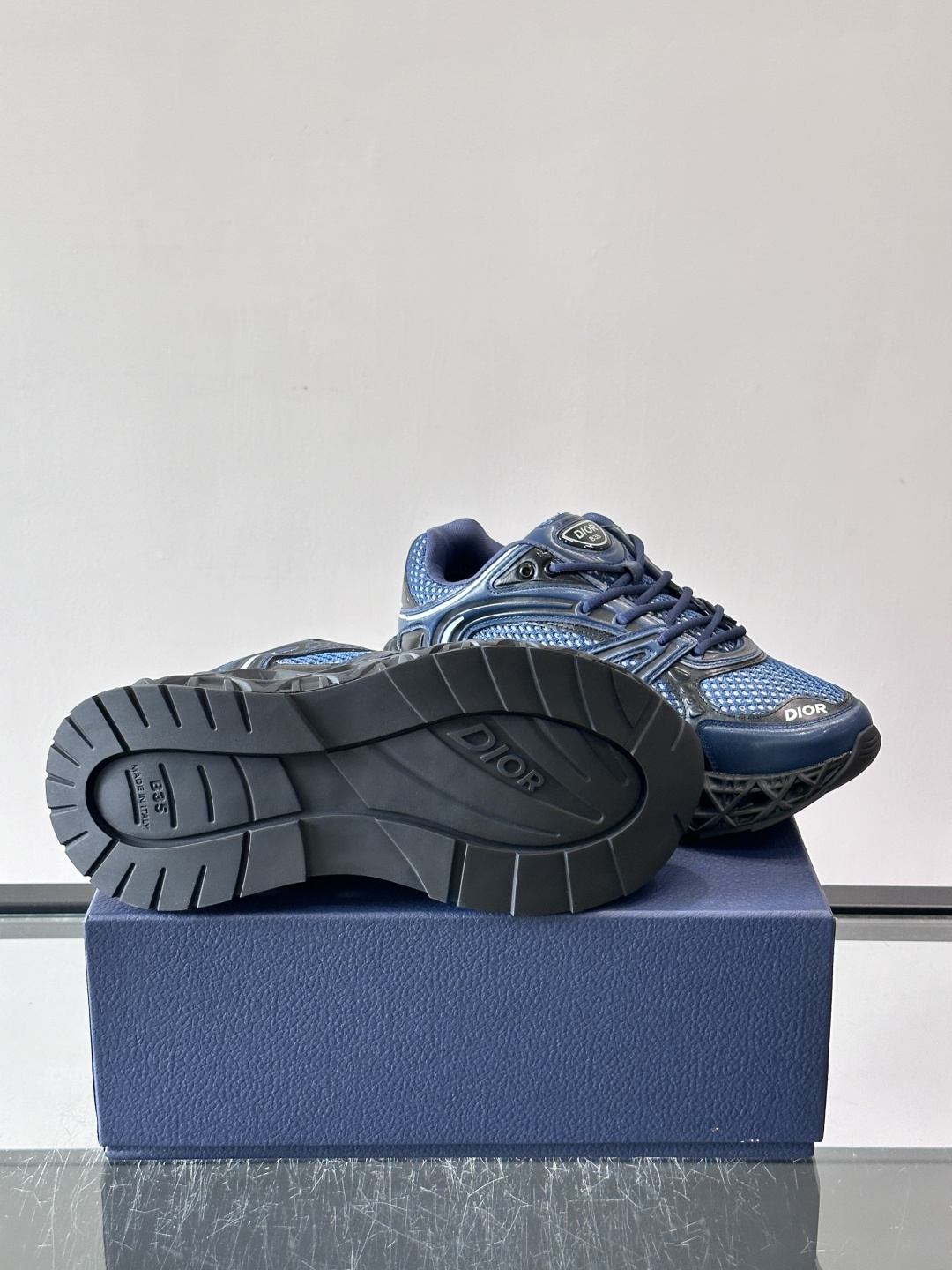 Dior 迪奥 👟B35最新款老爹运动鞋 老爹鞋 以时髦复古风格丰富经典系列。精心制作，可全年与休闲造型搭 顺应复古市场