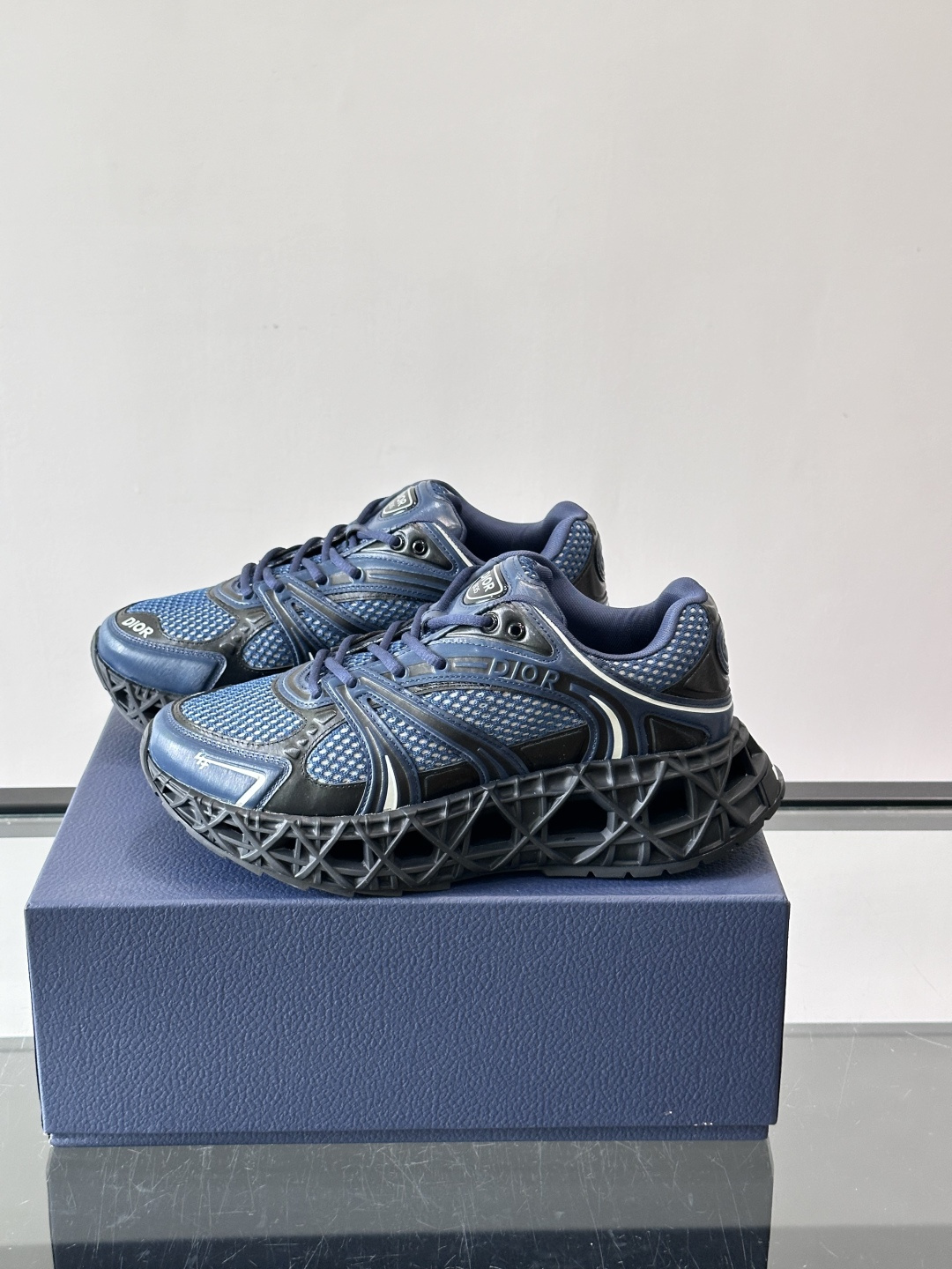 Dior 迪奥 👟B35最新款老爹运动鞋 老爹鞋 以时髦复古风格丰富经典系列。精心制作，可全年与休闲造型搭 顺应复古市场