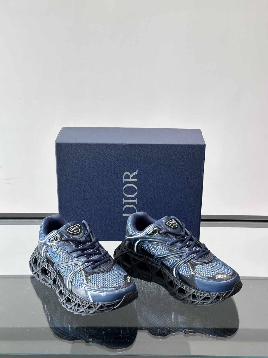 Dior 迪奥 👟B35最新款老爹运动鞋 老爹鞋 以时髦复古风格丰富经典系列。精心制作，可全年与休闲造型搭 顺应复古市场