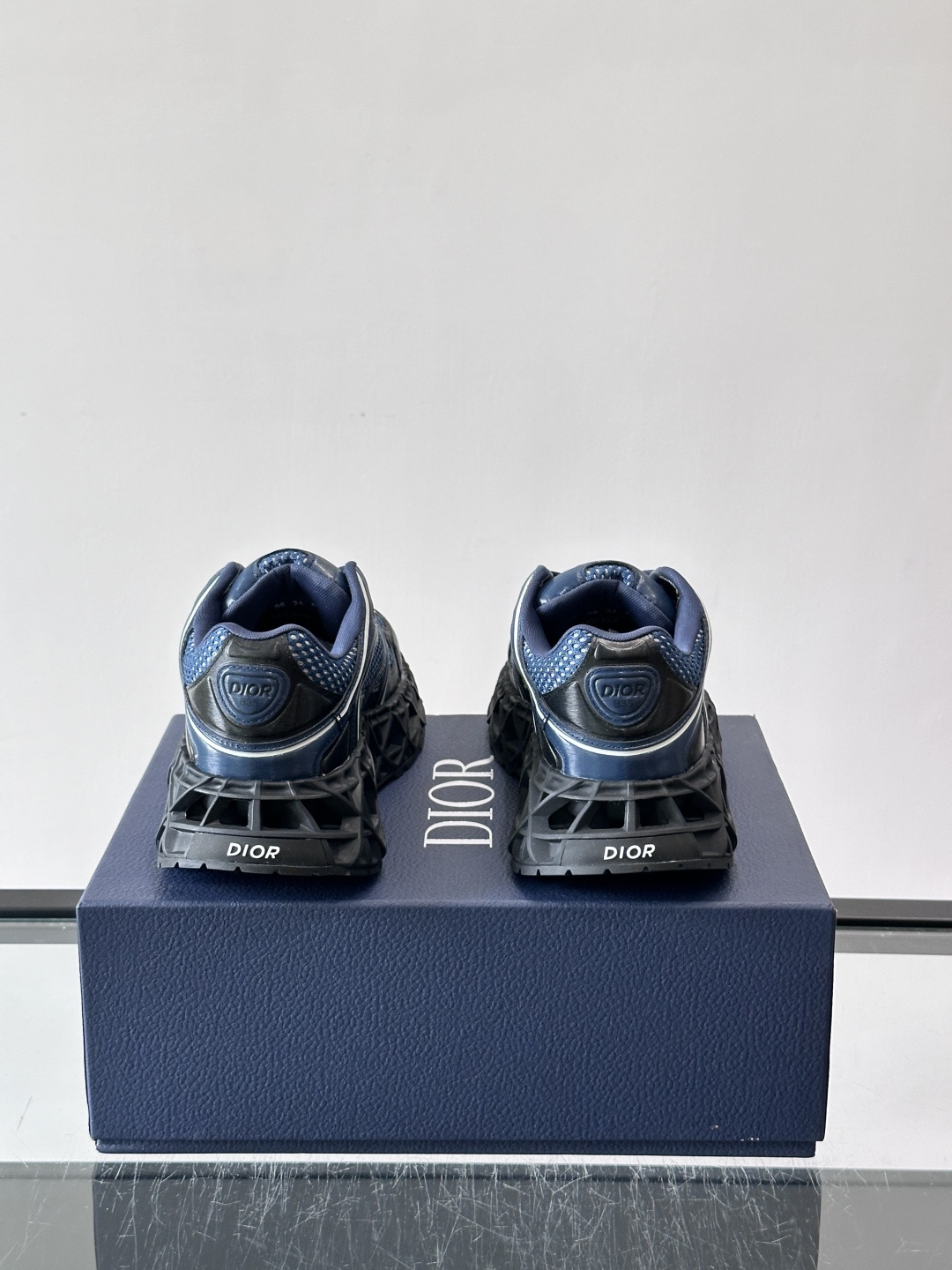 Dior 迪奥 👟B35最新款老爹运动鞋 老爹鞋 以时髦复古风格丰富经典系列。精心制作，可全年与休闲造型搭 顺应复古市场