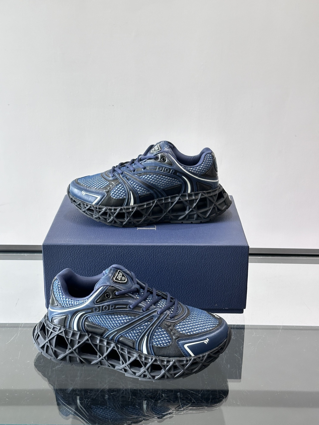 Dior 迪奥 👟B35最新款老爹运动鞋 老爹鞋 以时髦复古风格丰富经典系列。精心制作，可全年与休闲造型搭 顺应复古市场