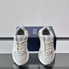Dior 迪奥 👟B35最新款老爹运动鞋 老爹鞋 以时髦复古风格丰富经典系列。精心制作,可全年与休闲造型搭 顺应复古市场 Dior 迪奥 👟B35最新款老爹运动鞋 老爹鞋 以时髦复古风格丰富经典系列。精心制作,可全年与休闲造型搭 顺应复古市场