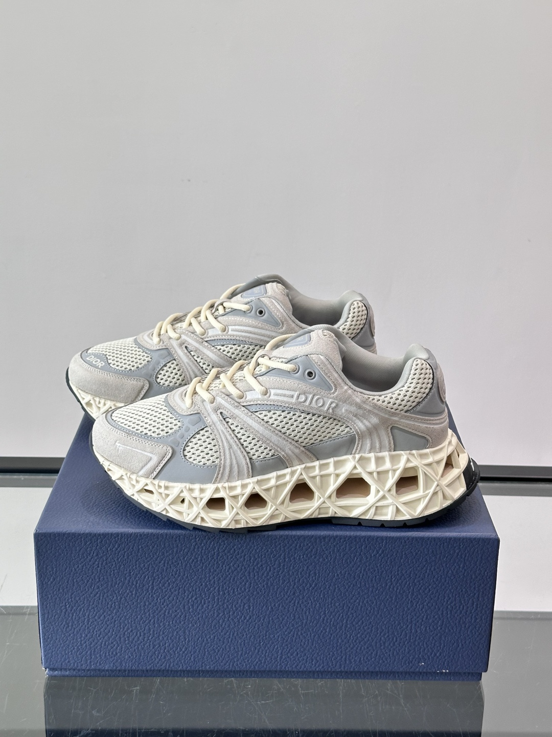 Dior 迪奥 👟B35最新款老爹运动鞋 老爹鞋 以时髦复古风格丰富经典系列。精心制作,可全年与休闲造型搭 顺应复古市场 Dior 迪奥 👟B35最新款老爹运动鞋 老爹鞋 以时髦复古风格丰富经典系列。精心制作,可全年与休闲造型搭 顺应复古市场