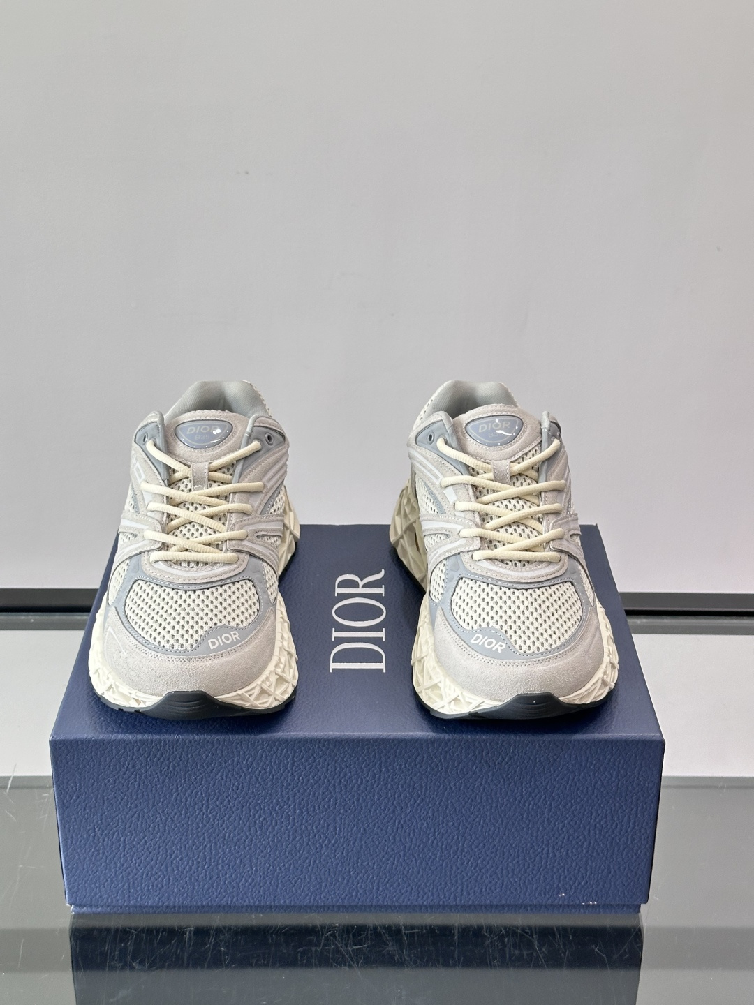 Dior 迪奥 👟B35最新款老爹运动鞋 老爹鞋 以时髦复古风格丰富经典系列。精心制作,可全年与休闲造型搭 顺应复古市场 Dior 迪奥 👟B35最新款老爹运动鞋 老爹鞋 以时髦复古风格丰富经典系列。精心制作,可全年与休闲造型搭 顺应复古市场