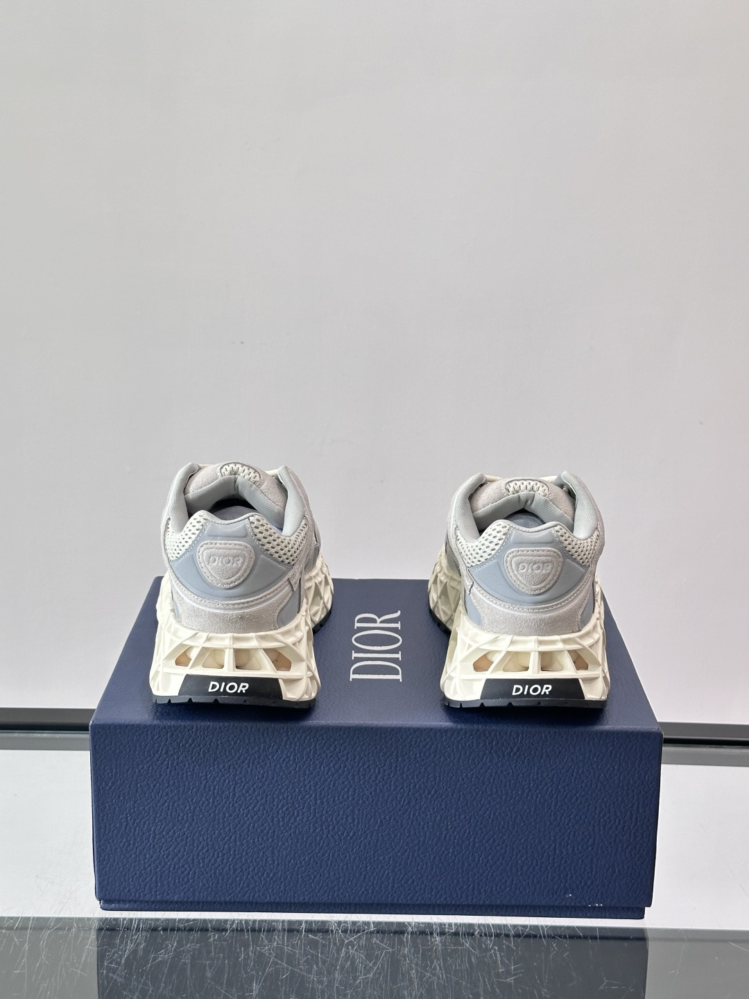 Dior 迪奥 👟B35最新款老爹运动鞋 老爹鞋 以时髦复古风格丰富经典系列。精心制作,可全年与休闲造型搭 顺应复古市场 Dior 迪奥 👟B35最新款老爹运动鞋 老爹鞋 以时髦复古风格丰富经典系列。精心制作,可全年与休闲造型搭 顺应复古市场