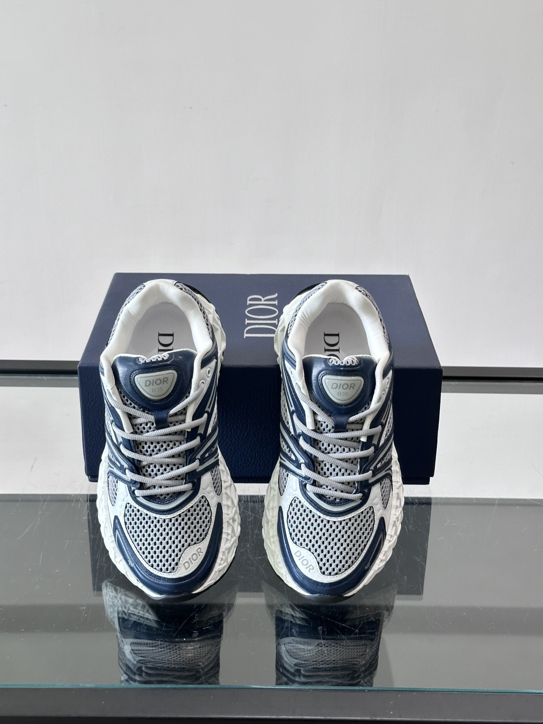 Dior 迪奥 👟B35最新款老爹运动鞋 老爹鞋 以时髦复古风格丰富经典系列。精心制作,可全年与休闲造型搭 顺应复古市场 Dior 迪奥 👟B35最新款老爹运动鞋 老爹鞋 以时髦复古风格丰富经典系列。精心制作,可全年与休闲造型搭 顺应复古市场