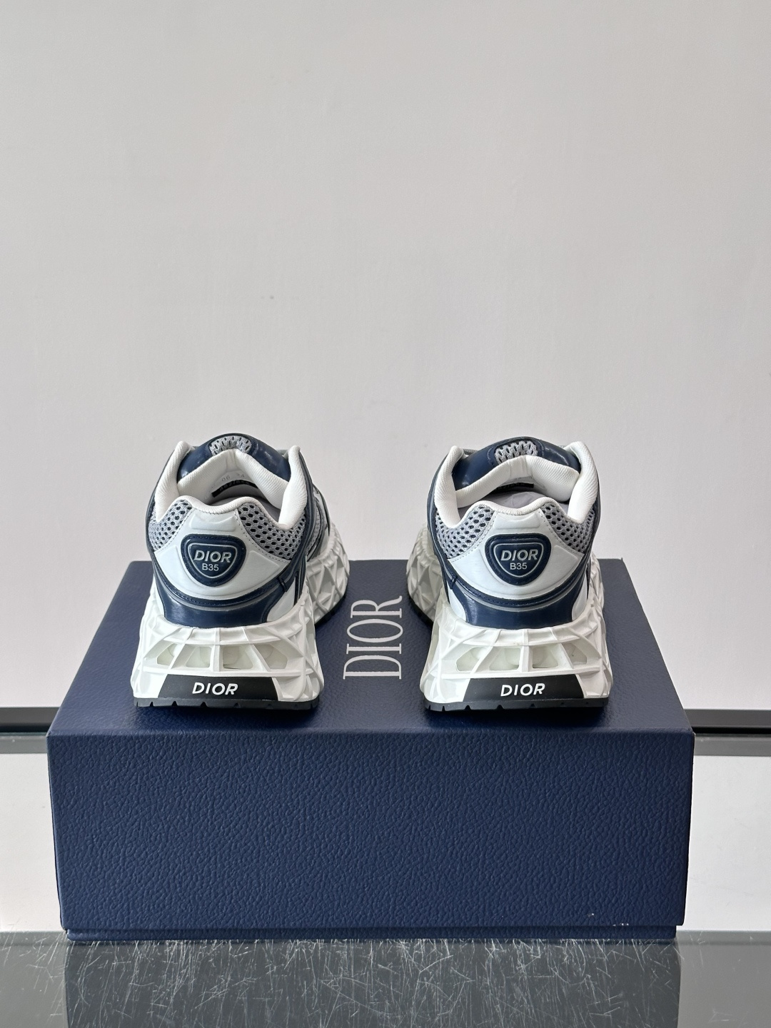 Dior 迪奥 👟B35最新款老爹运动鞋 老爹鞋 以时髦复古风格丰富经典系列。精心制作,可全年与休闲造型搭 顺应复古市场 Dior 迪奥 👟B35最新款老爹运动鞋 老爹鞋 以时髦复古风格丰富经典系列。精心制作,可全年与休闲造型搭 顺应复古市场