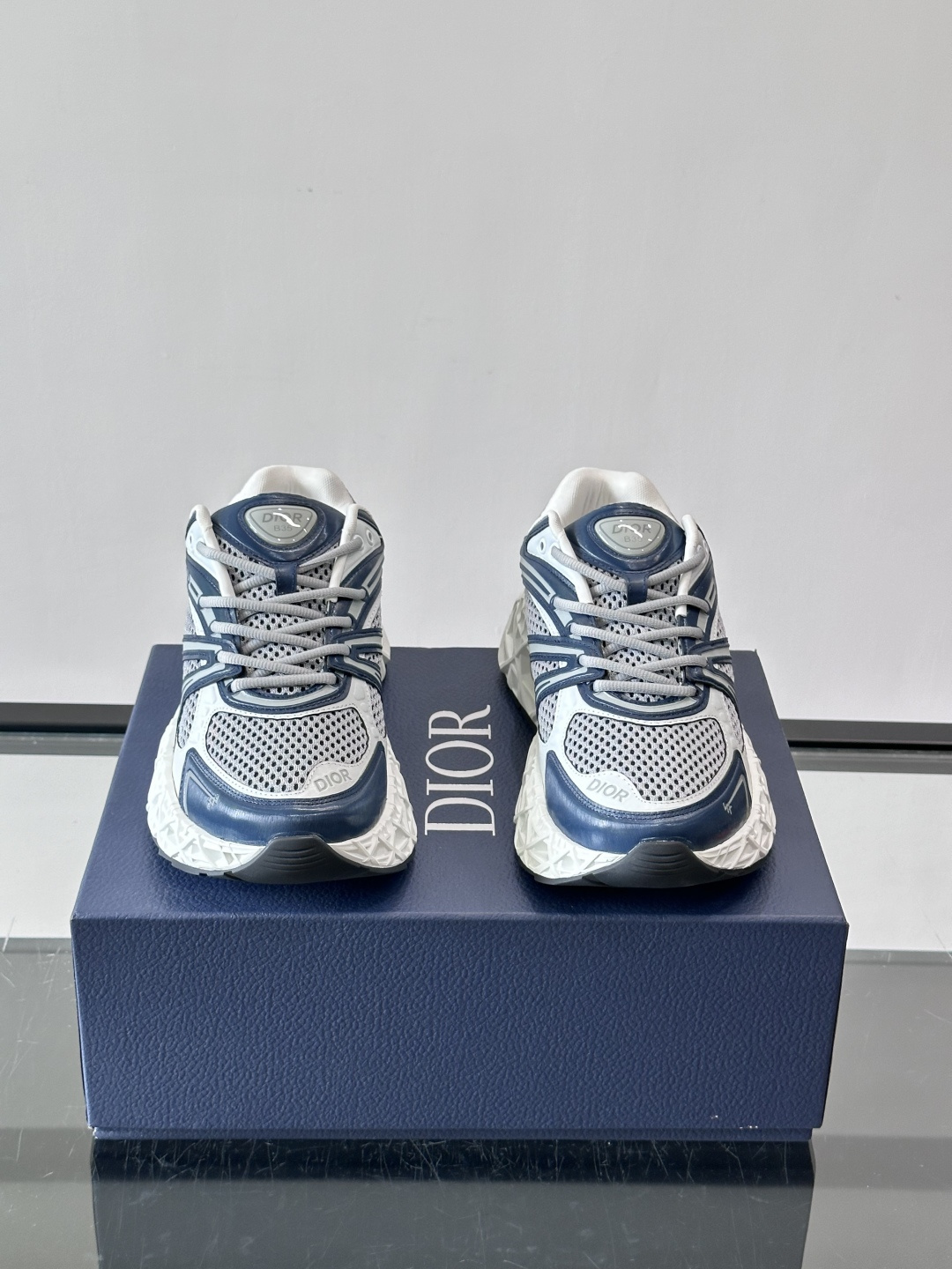 Dior 迪奥 👟B35最新款老爹运动鞋 老爹鞋 以时髦复古风格丰富经典系列。精心制作,可全年与休闲造型搭 顺应复古市场 Dior 迪奥 👟B35最新款老爹运动鞋 老爹鞋 以时髦复古风格丰富经典系列。精心制作,可全年与休闲造型搭 顺应复古市场