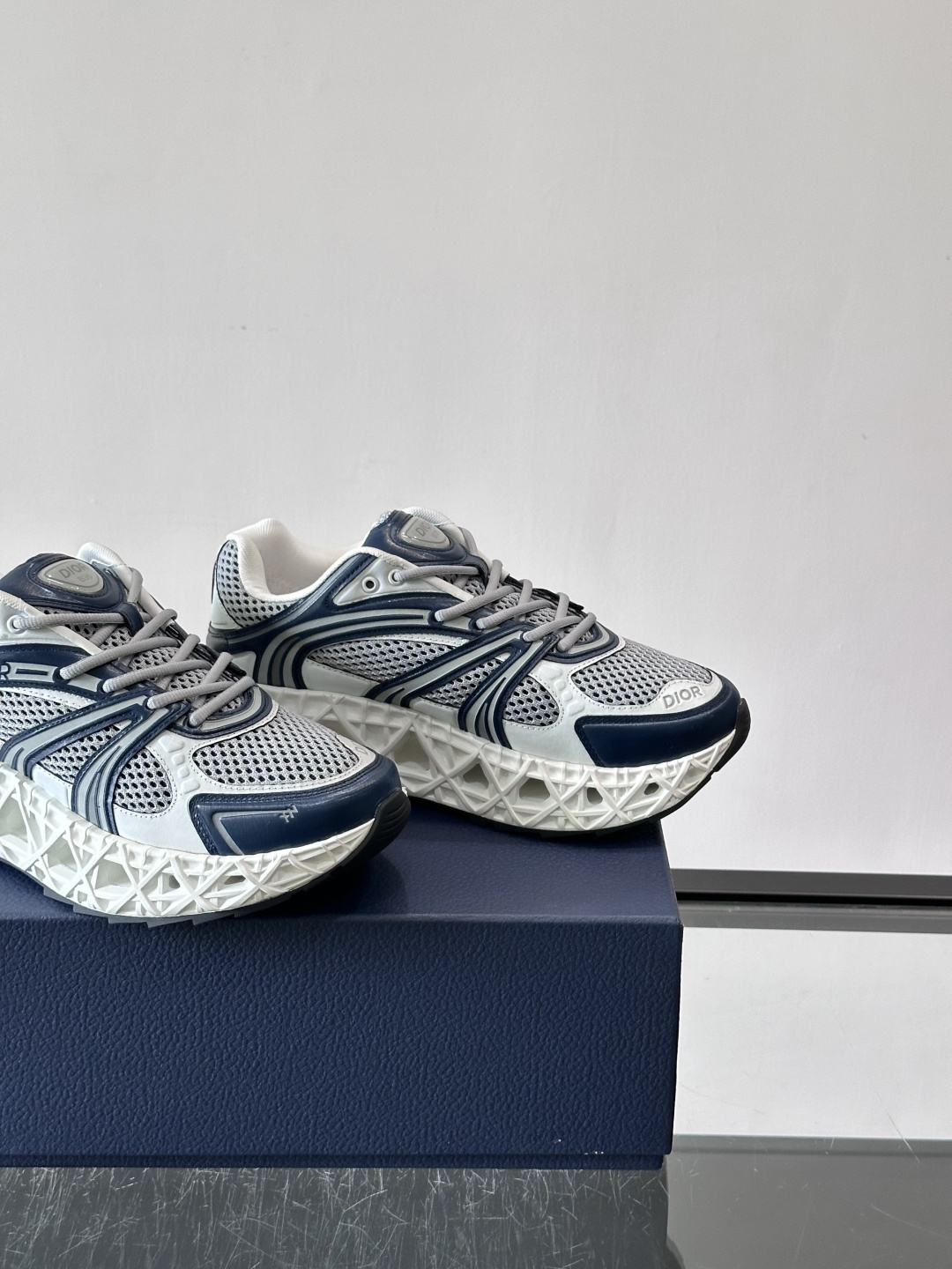Dior 迪奥 👟B35最新款老爹运动鞋 老爹鞋 以时髦复古风格丰富经典系列。精心制作,可全年与休闲造型搭 顺应复古市场 Dior 迪奥 👟B35最新款老爹运动鞋 老爹鞋 以时髦复古风格丰富经典系列。精心制作,可全年与休闲造型搭 顺应复古市场