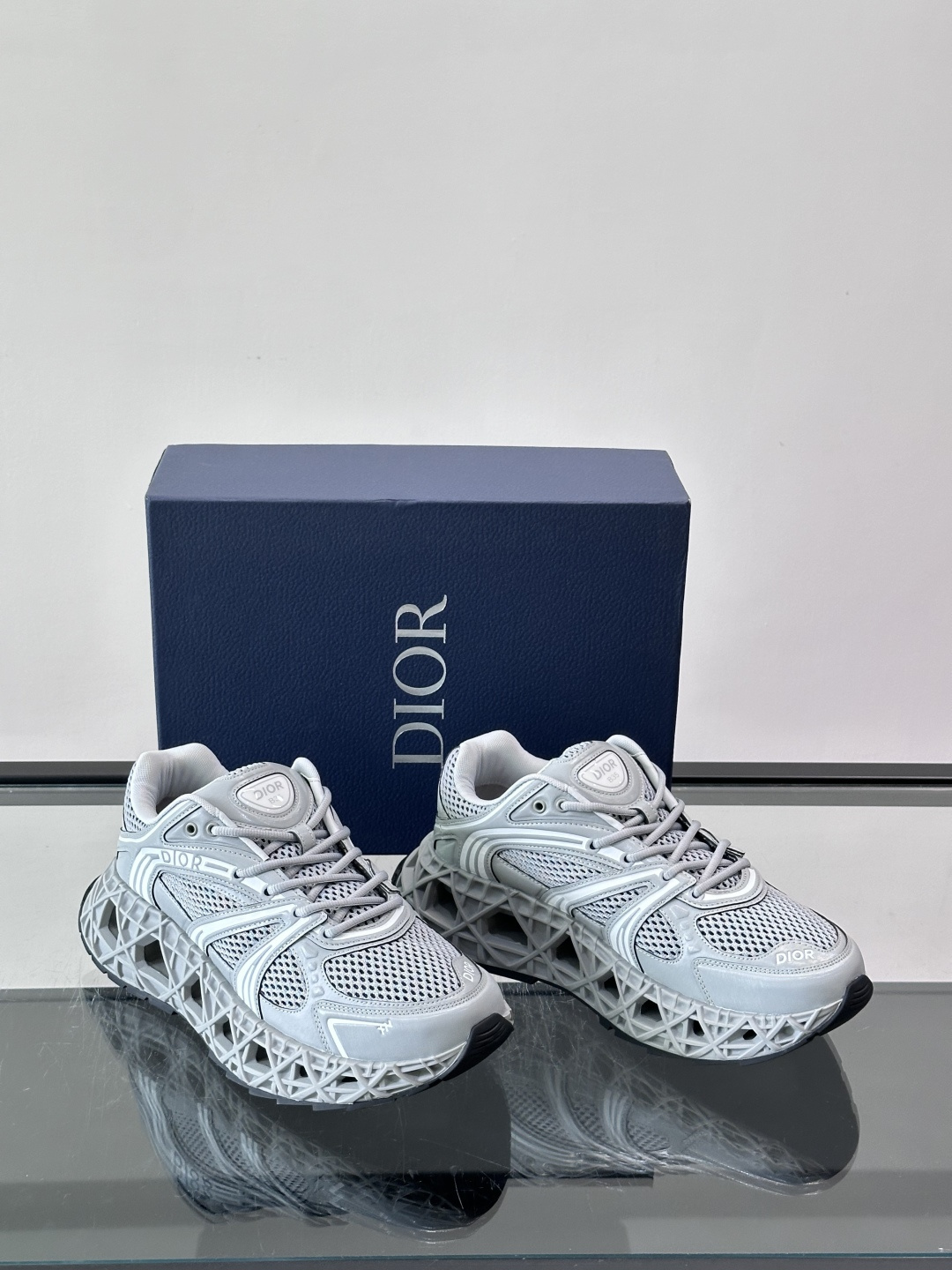 Dior 迪奥 👟B35最新款老爹运动鞋 老爹鞋 以时髦复古风格丰富经典系列。精心制作，可全年与休闲造型搭 顺应复古市场