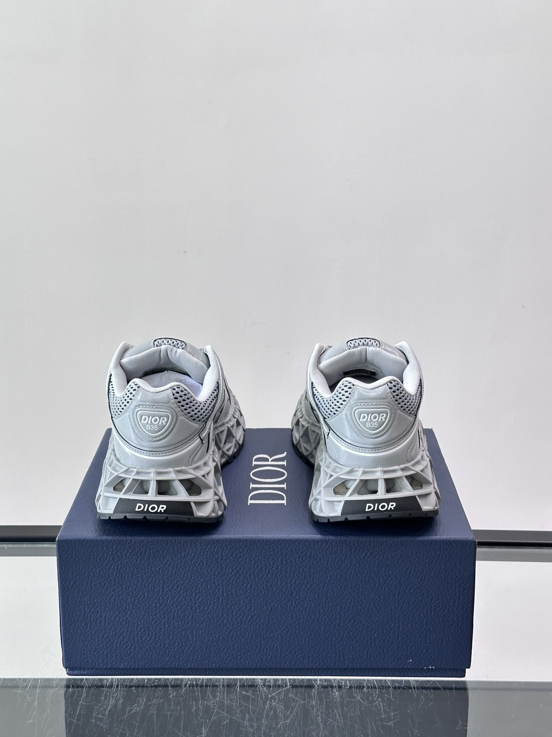 Dior 迪奥 👟B35最新款老爹运动鞋 老爹鞋 以时髦复古风格丰富经典系列。精心制作，可全年与休闲造型搭 顺应复古市场