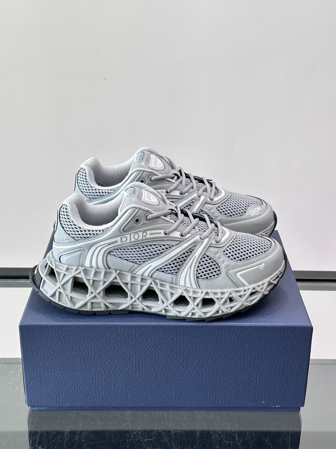 Dior 迪奥 👟B35最新款老爹运动鞋 老爹鞋 以时髦复古风格丰富经典系列。精心制作,可全年与休闲造型搭 顺应复古市场 Dior 迪奥 👟B35最新款老爹运动鞋 老爹鞋 以时髦复古风格丰富经典系列。精心制作,可全年与休闲造型搭 顺应复古市场