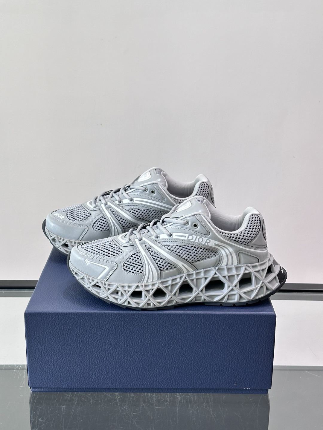 Dior 迪奥 👟B35最新款老爹运动鞋 老爹鞋 以时髦复古风格丰富经典系列。精心制作，可全年与休闲造型搭 顺应复古市场