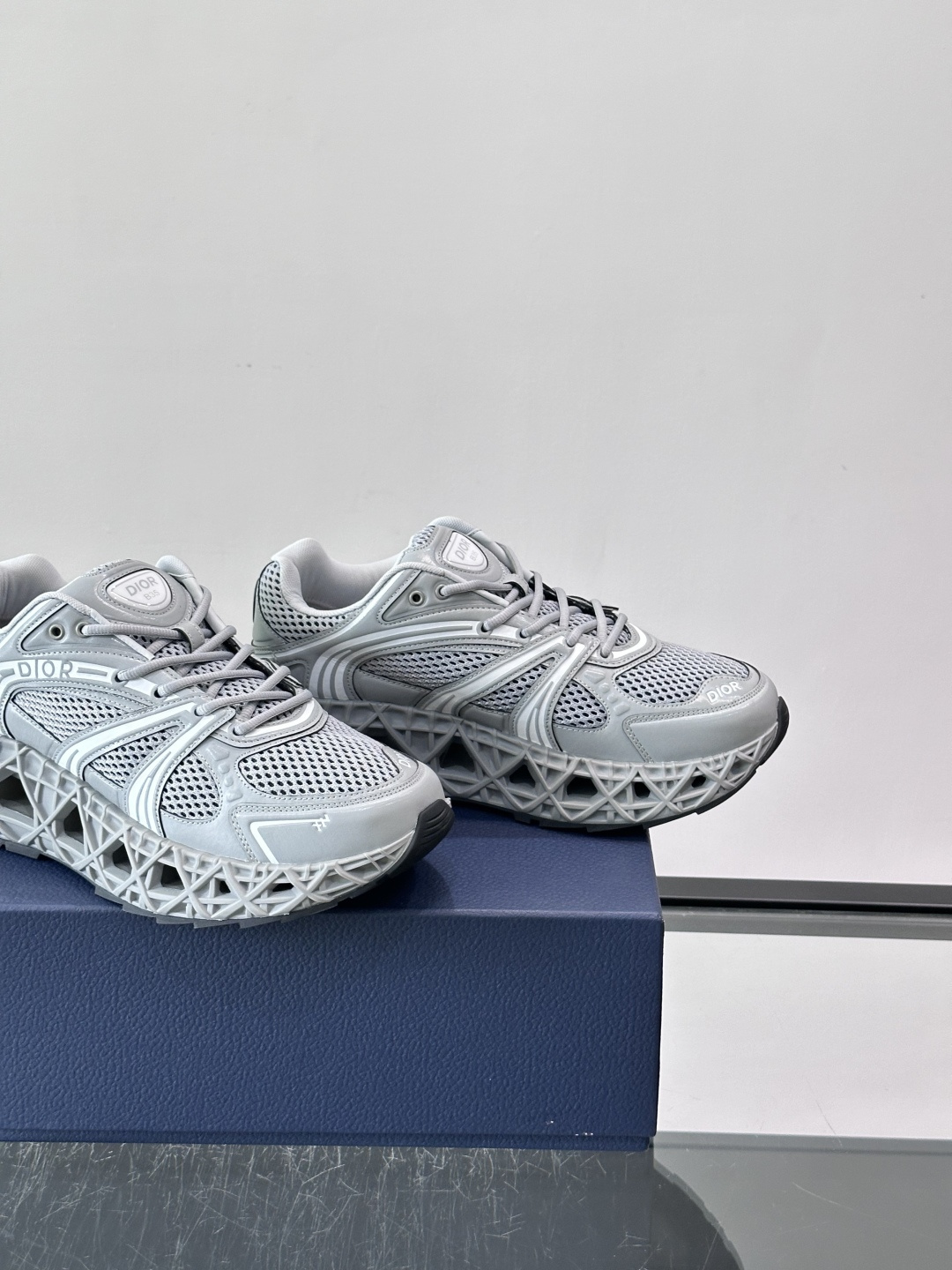 Dior 迪奥 👟B35最新款老爹运动鞋 老爹鞋 以时髦复古风格丰富经典系列。精心制作，可全年与休闲造型搭 顺应复古市场