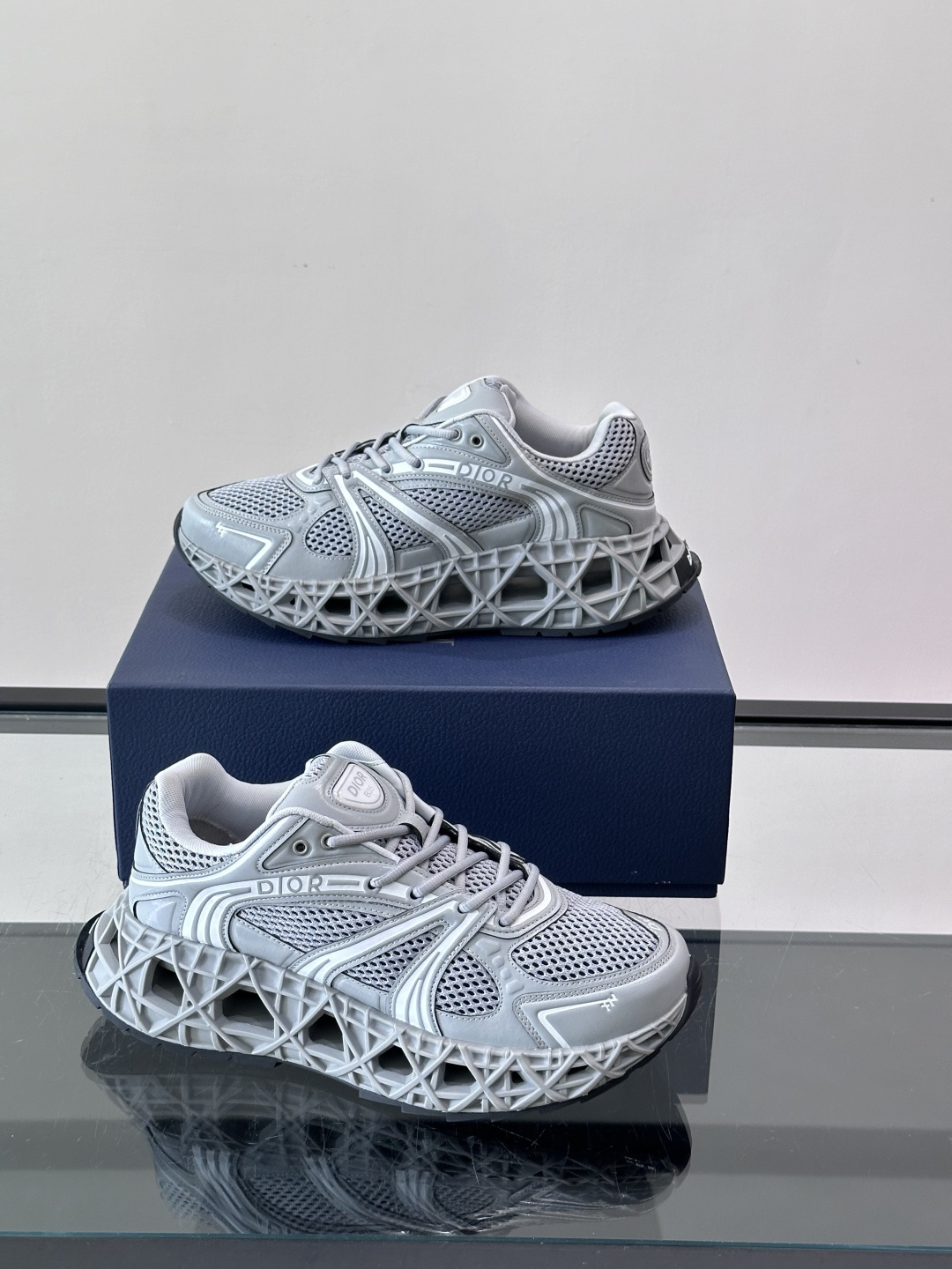 Dior 迪奥 👟B35最新款老爹运动鞋 老爹鞋 以时髦复古风格丰富经典系列。精心制作，可全年与休闲造型搭 顺应复古市场