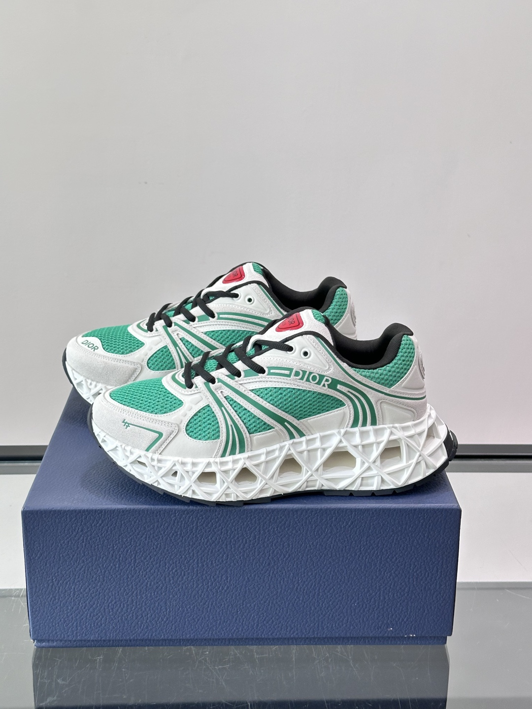 Dior 迪奥 👟B35最新款老爹运动鞋 老爹鞋 以时髦复古风格丰富经典系列。精心制作，可全年与休闲造型搭 顺应复古市场