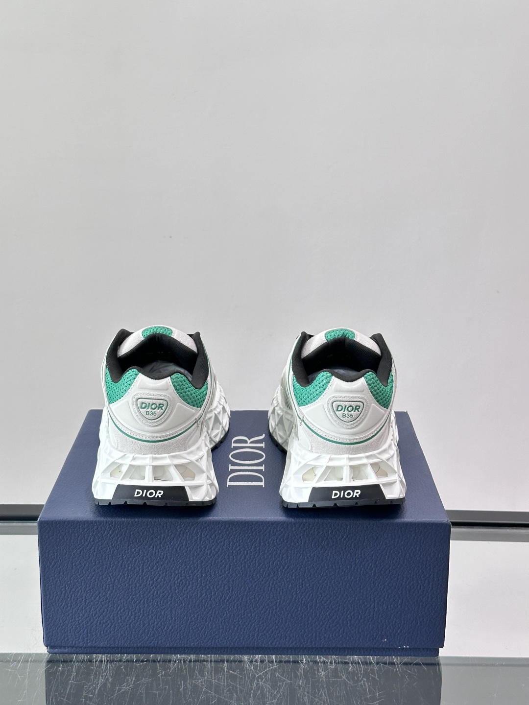 Dior 迪奥 👟B35最新款老爹运动鞋 老爹鞋 以时髦复古风格丰富经典系列。精心制作，可全年与休闲造型搭 顺应复古市场