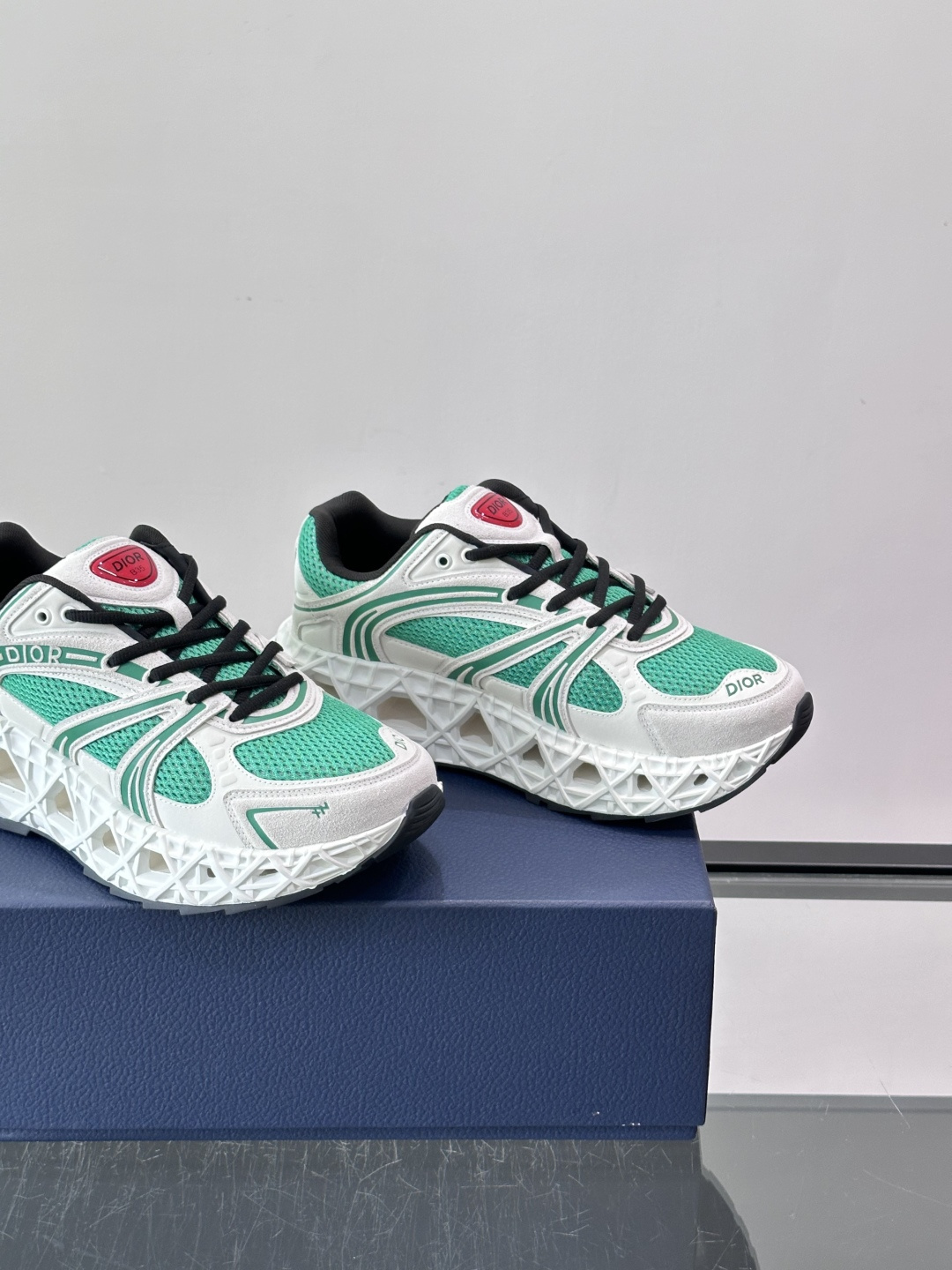 Dior 迪奥 👟B35最新款老爹运动鞋 老爹鞋 以时髦复古风格丰富经典系列。精心制作，可全年与休闲造型搭 顺应复古市场