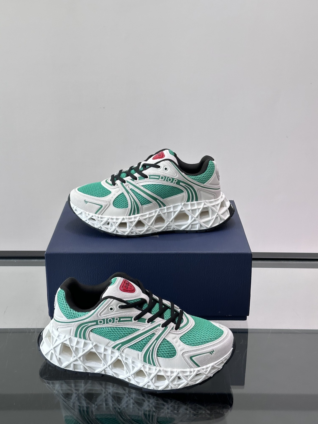Dior 迪奥 👟B35最新款老爹运动鞋 老爹鞋 以时髦复古风格丰富经典系列。精心制作，可全年与休闲造型搭 顺应复古市场